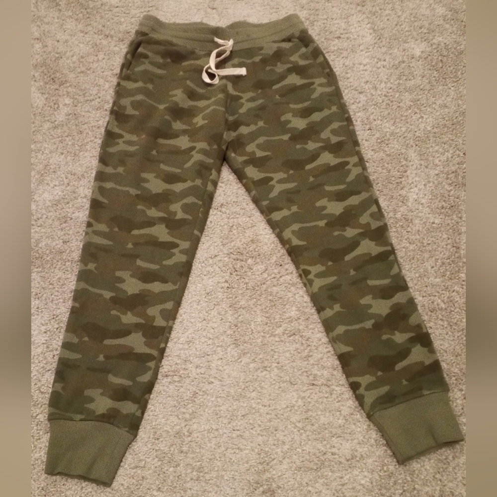 GREEN CAMO SWEAT PANTS SIZE XS
